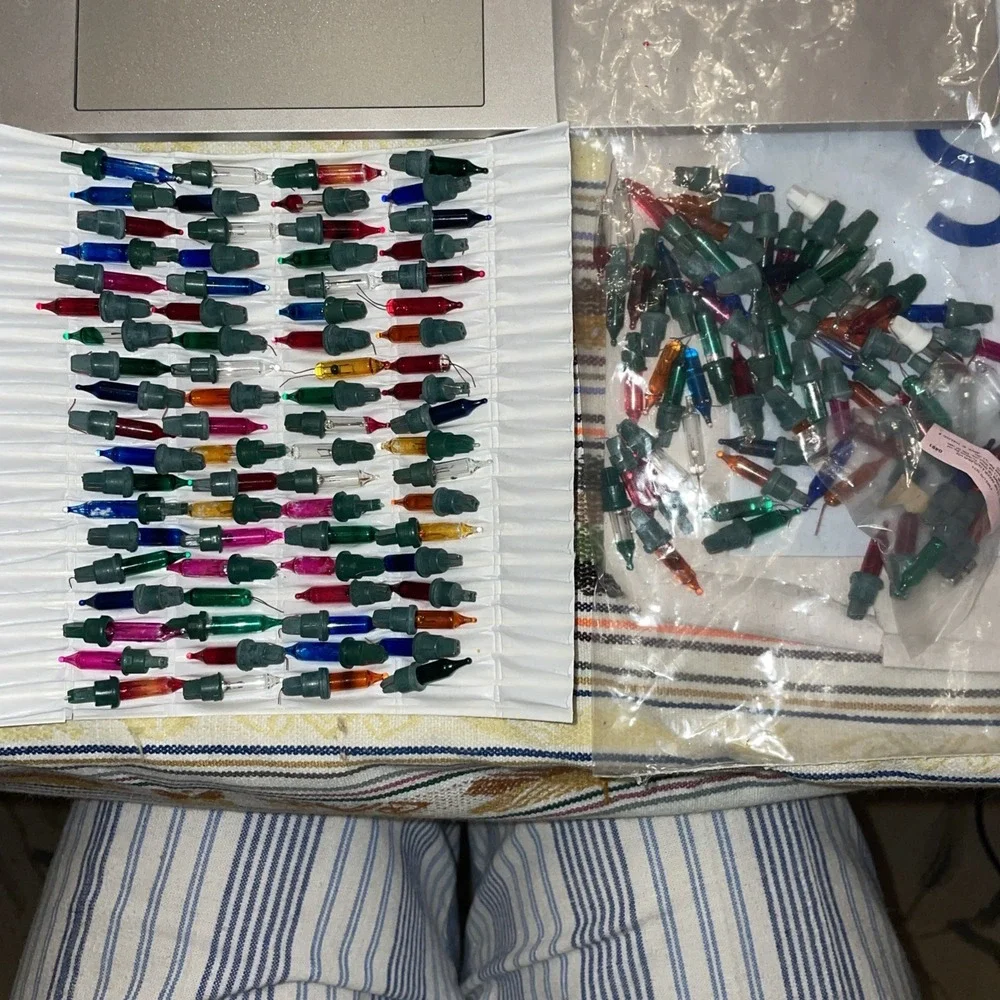 CHRISTMAS LOT OF 100+ MULTI COLOR MINI REPLACEMENT BULBS MIXED LOT